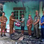 Bupati Barito Utara H. Shalahuddin didampingi Sekda Muhlis, Asisten Sekda, kepala perangkat daerah, Plt Camat Teweh Tengah Dudy Bagus Prasetyo kunjungi lokasi kebakaran di Jalan Padat Karya samping SDN 8 Lanjas Muara Teweh, Selasa (9/6/2026). (Foto : Diskominfosandi Barito Utara)