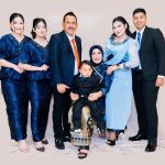 Foto Hj. Nety Herawati bersama keluarga. (dok. Pribadi)